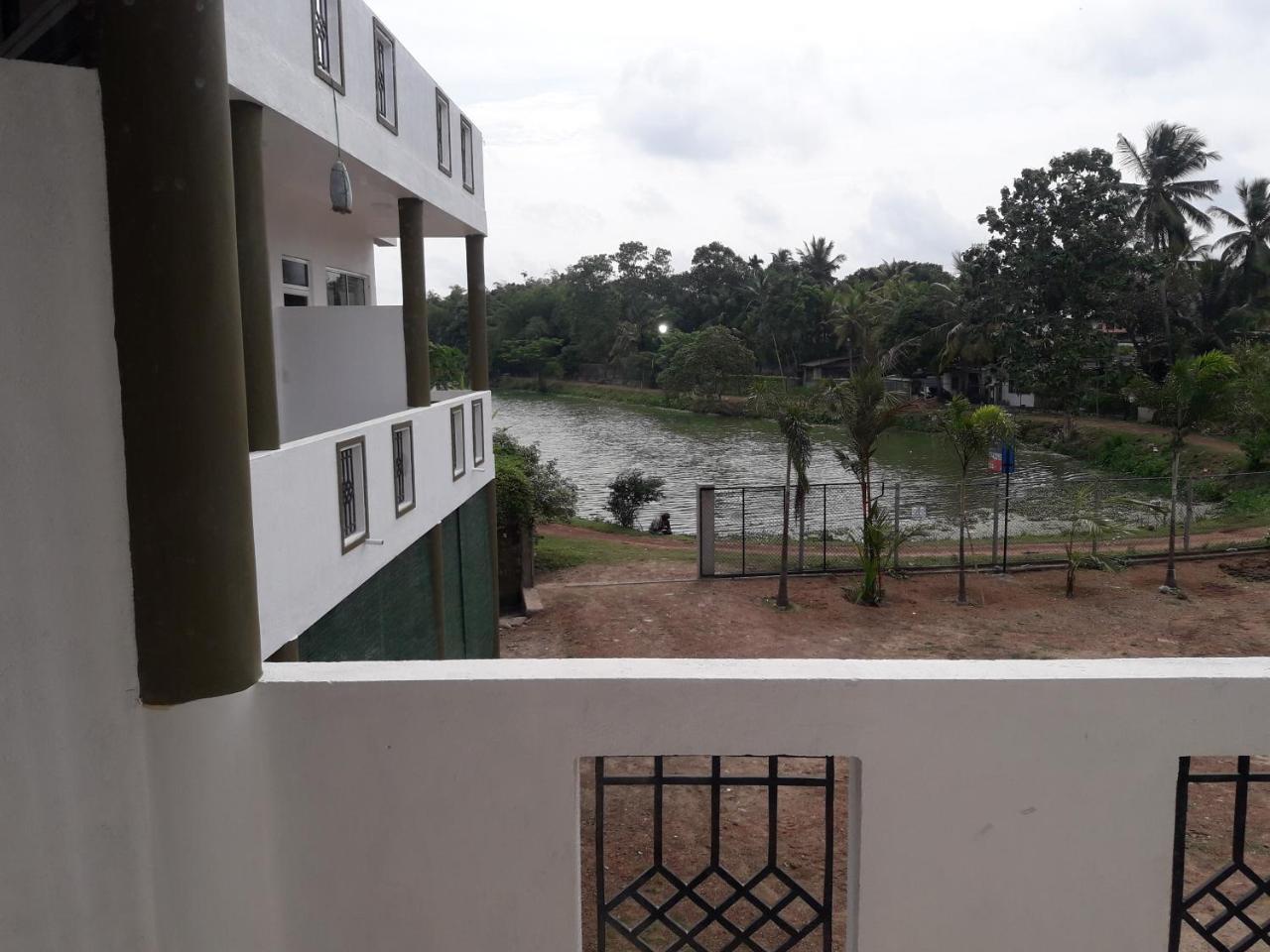 Kanora Lake Resort Maharagama Buitenkant foto