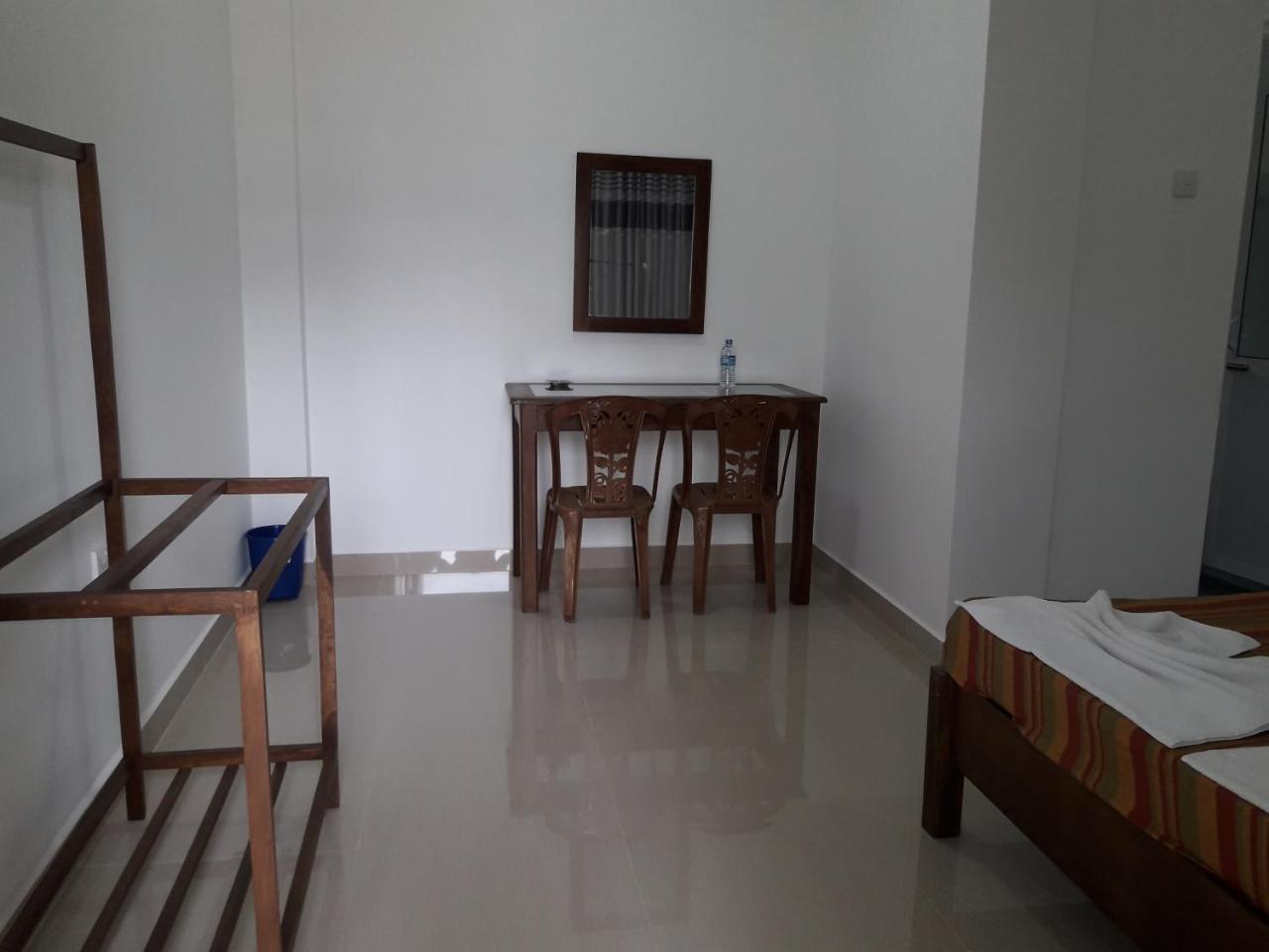 Kanora Lake Resort Maharagama Buitenkant foto