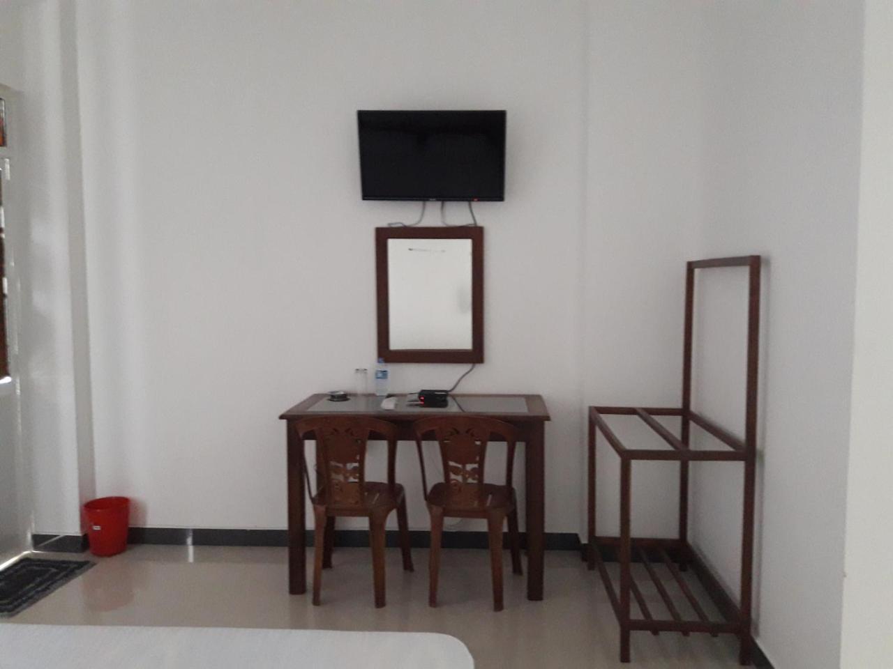 Kanora Lake Resort Maharagama Buitenkant foto
