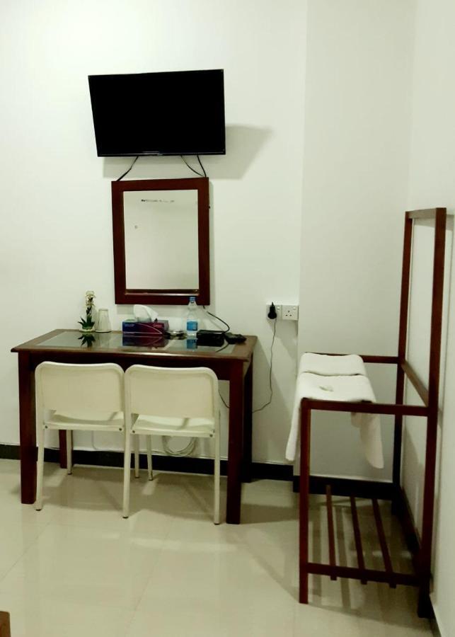 Kanora Lake Resort Maharagama Buitenkant foto