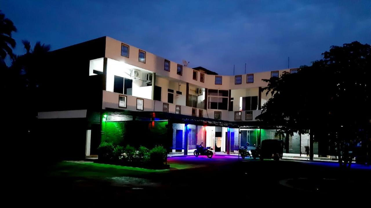 Kanora Lake Resort Maharagama Buitenkant foto